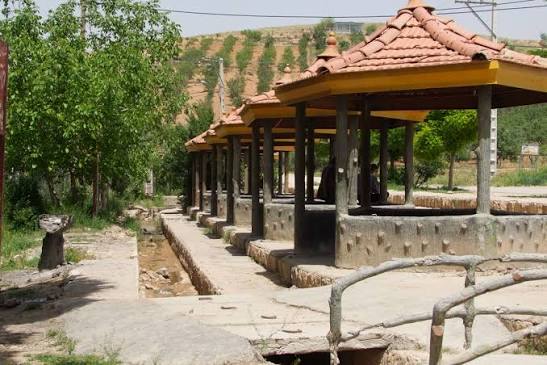 گردشگاه-چشمه-قلعه-–-فارسان