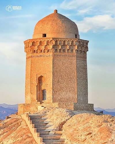 گنبد-عالی-–-حوالی-شهر-ابرکوه-–-ابرکوه
